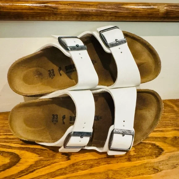 Birkenstock Kids Sandals in White and Tan - Picture 6 of 8